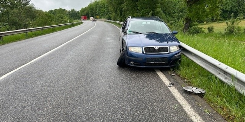 POL-PDTR: Verkehrsunfall im Begegnungsverkehr, LKW-Fahrer verhindert Schlimmeres - Foto: presseportal.de