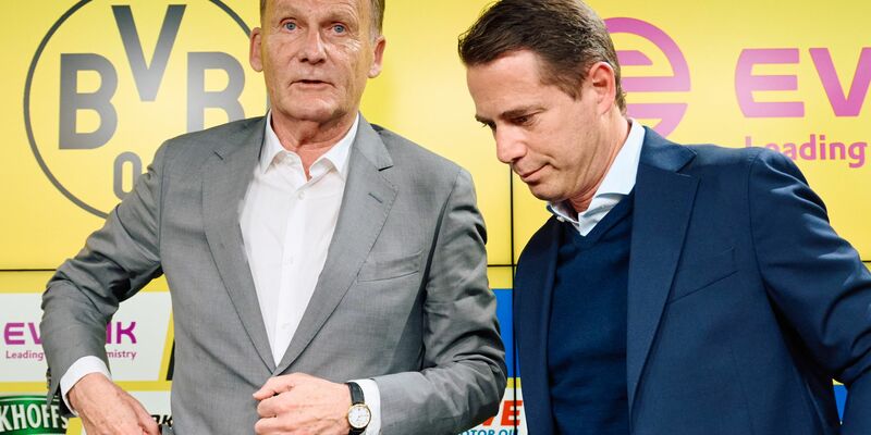 Lars Ricken (r) hat am 1. Mai die Nachfolge von Hans-Joachim Watzke als BVB-Sportchef angetreten. - Foto: Bernd Thissen/dpa