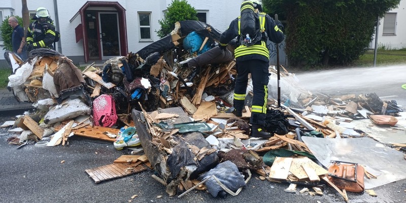 FW-BN: Brennender Müllwagen schnell gelöscht - Foto: presseportal.de