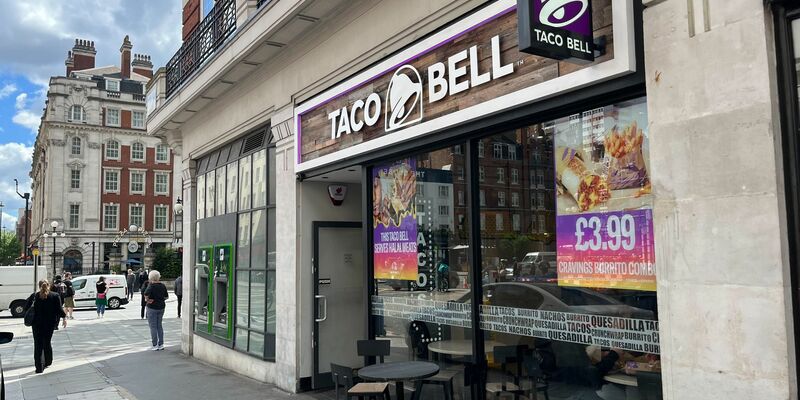 In Großbritannien hat Taco Bell schon Filialen. Nun sollen weitere in Deutschland folgen. - Foto: Julia Kilian/dpa