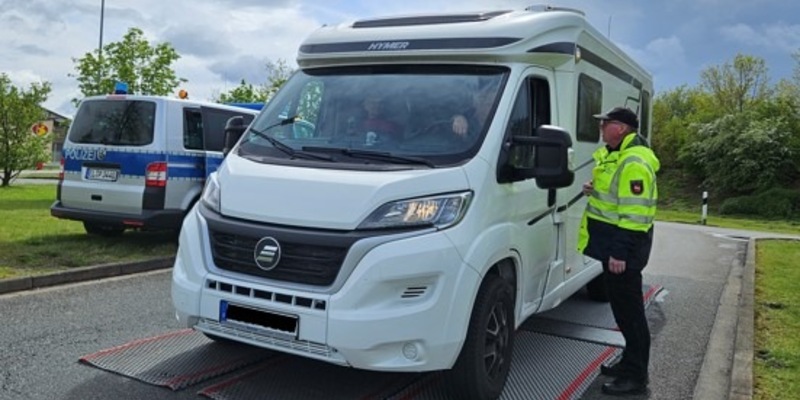 POL-EL: Emsland/Grafschaft Bentheim - Wohnwagen und Wohnmobil wiegen lassen (Foto) - Foto: presseportal.de