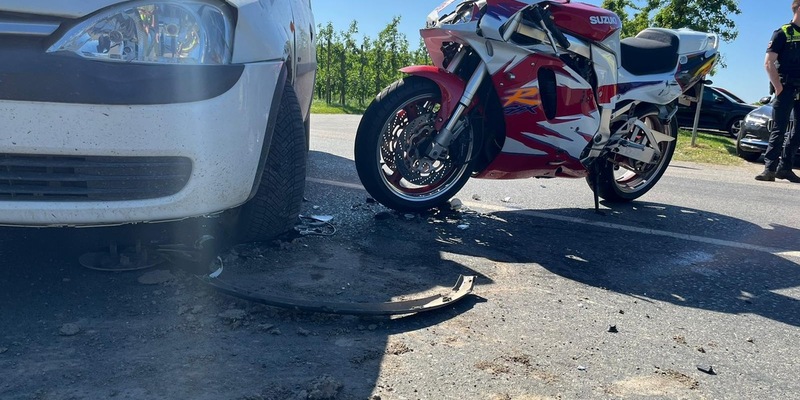 POL-STD: Motorradfahrer bei Unfall im Alten Land schwer verletzt - Foto: presseportal.de