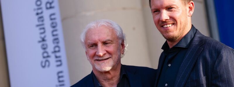 DFB-Sportdirektor Rudi Völler (l) und Bundestrainer Julian Nagelsmann kommen zu einem Abendessen im Rahmen des EM-Workshops der Nationaltrainer im Ständehaus. - Foto: Marius Becker/dpa