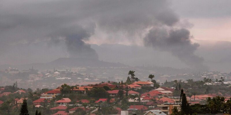Seit Tagen kommt es zu Krawallen im Südseeparadies Neukaledonien. - Foto: Delphine Mayeur/AFP/dpa