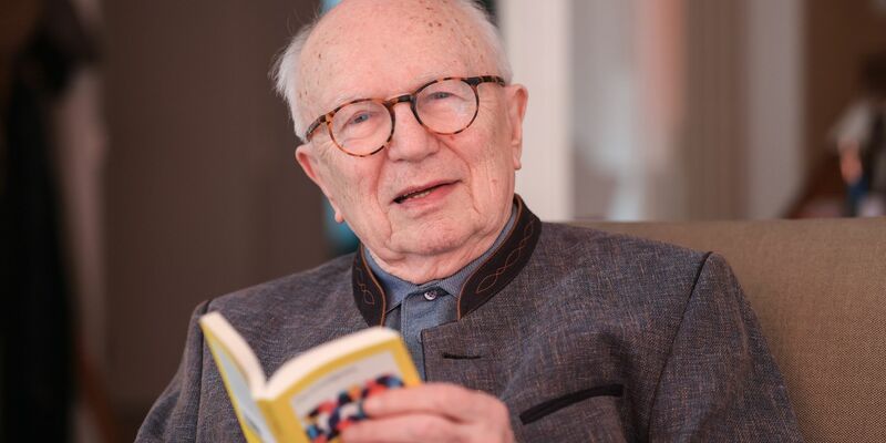 Fernsehjournalist Friedrich Nowottny wird 95 Jahre alt - und sorgt sich um die Zukunft. - Foto: Oliver Berg/dpa