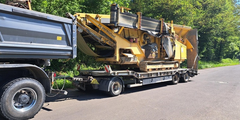 POL-WE: + Polizei untersagt Weiterfahrt eines ungenehmigten Schwertransports + - Foto: presseportal.de