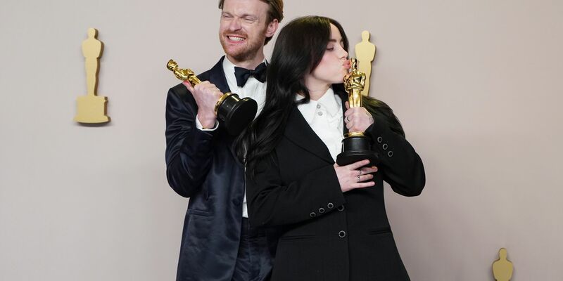 Ein eingespieltes und erfolgreiches Team: Finneas O'Connell und Billie Eilish. Mit ihrem Barbie-Song «What Was I Made For?» wurden die beiden mit einem Oscar ausgezeichnet. - Foto: Jordan Strauss/AP/dpa