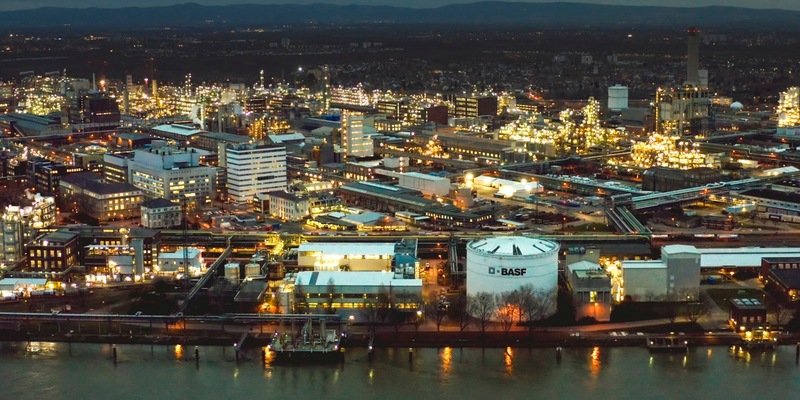 ARD Story am 21. Mai im Ersten: BASF - die Chemie des Geldes / Doku des SWR über einen Konzern zwischen Profit und Moral am 21. Mai um 22:50 Uhr im Ersten - Foto: presseportal.de