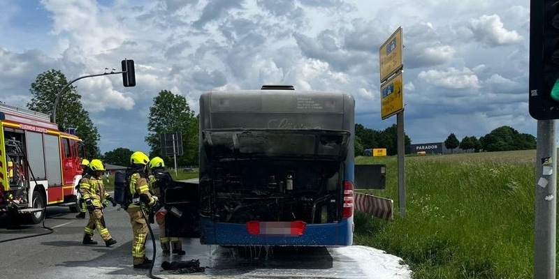 POL-COE: Coesfeld, B474/ Abschlussmeldung: Schulbus brennt - Foto: presseportal.de