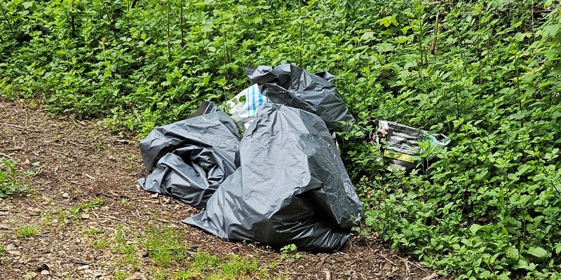 POL-UL: (GP) Wangen - Müll im Wald entsorgt / Unbekannte hinterließen die vergangenen Tage ihren Unrat in einem Waldstück bei Wangen. - Foto: presseportal.de