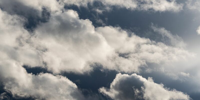 Ein Wettermix bestimmt das Pfingstwochenende. - Foto: Robert Michael/dpa-Zentralbild/dpa