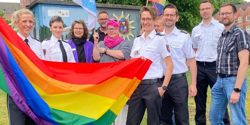 POL-LG: Polizeidirektion Lüneburg setzt anlässlich des IDAHOBIT ein Zeichen für Vielfalt - Foto: presseportal.de