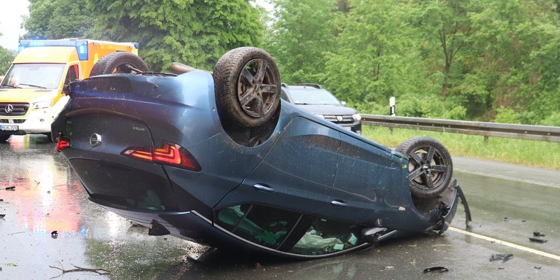 POL-HX: Unfallträchtiger Nachmittag - Unfallteam aus Bielefeld unterstützt - Foto: presseportal.de