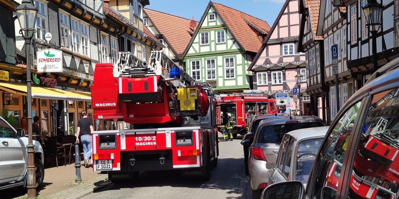 FW Celle: Küchenbrand in einem Fachwerkhaus in der Celler Altstadt! Zwei verletzte Personen! - Foto: presseportal.de