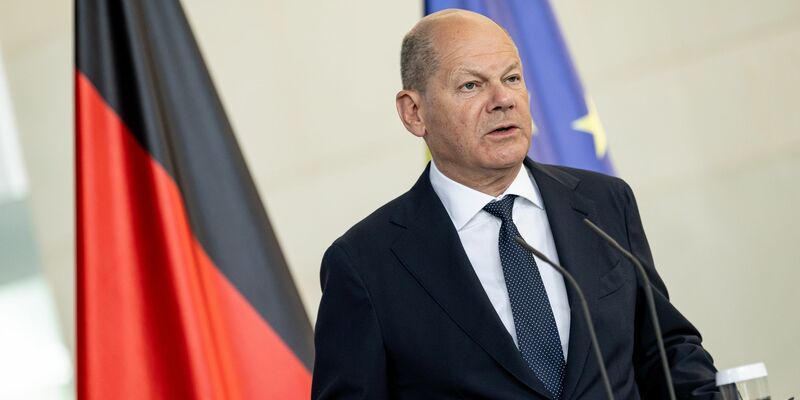 Bundeskanzler Olaf Scholz (SPD) spricht auf einer Pressekonferenz. - Foto: Fabian Sommer/dpa