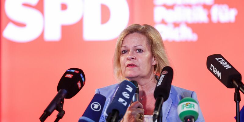 Nancy Faeser (SPD) will Privatadressen von Kommunalpolitikern besser schützen. - Foto: Jan Woitas/dpa