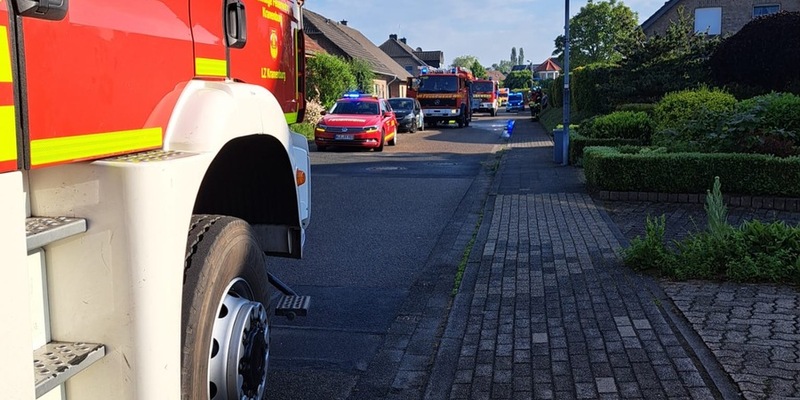 FW-OLL: Brennende Mülltonne setzt Schuppen in Brand - Schneller Einsatz der Feuerwehr verhindert Schlimmeres - Foto: presseportal.de