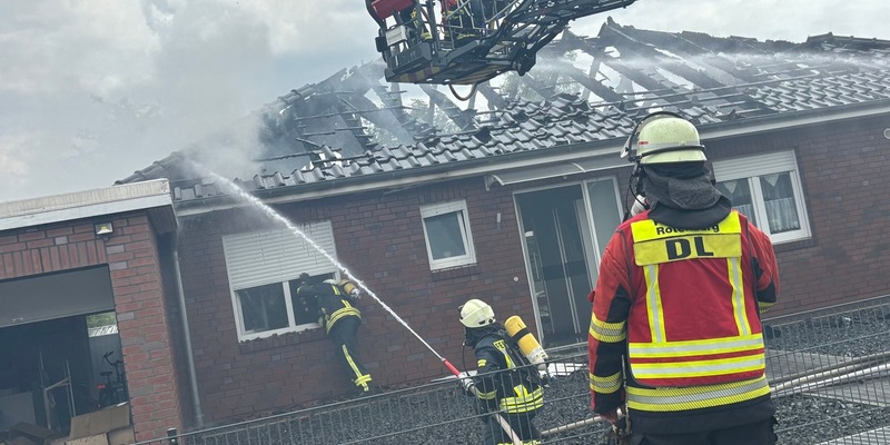 FW-ROW: Einfamilienhaus gerät in Brand - Foto: presseportal.de