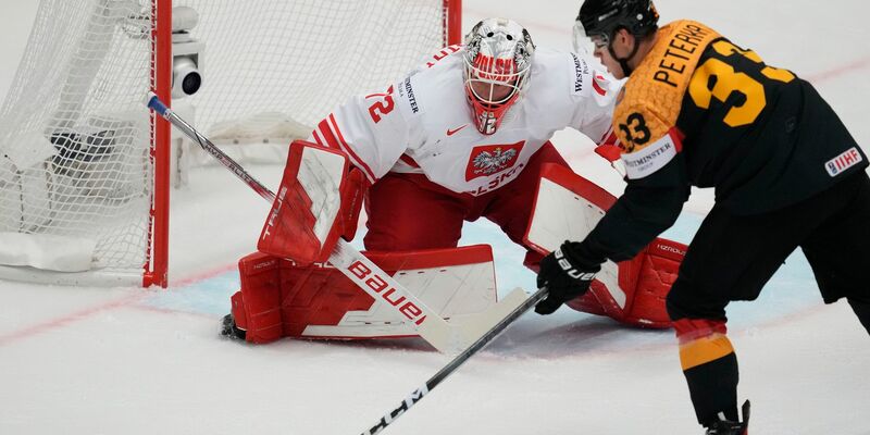 JJ Peterka trifft spät zum 4:2 Endstand für die Deutsche Nationalmannschaft. - Foto: Darko Vojinovic/AP/dpa