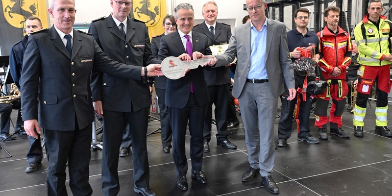 FW Stuttgart: Neue Feuer- und Rettungswache 5 auf den Fildern offiziell in Betrieb genommen - Foto: presseportal.de