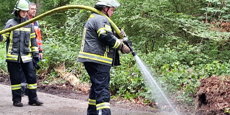 FW-WRN: Umgestürztes Güllefass beschäftigt die Löschgruppe Langern - Foto: presseportal.de