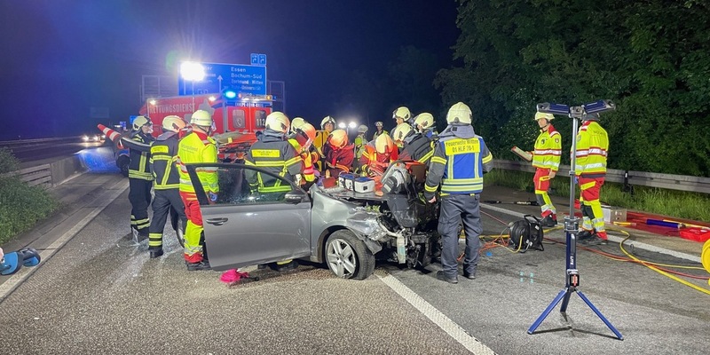 FW Witten: Verkehrsunfall auf der A 43 mit vier Verletzten. - Foto: presseportal.de