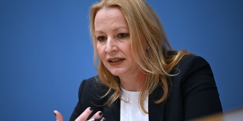 Christine Streichert-Clivot, Ministerin für Bildung und Kultur des Saarlandes und Präsidentin der Kultusministerkonferenz, spricht auf einer Pressekonferenz. - Foto: Britta Pedersen/dpa