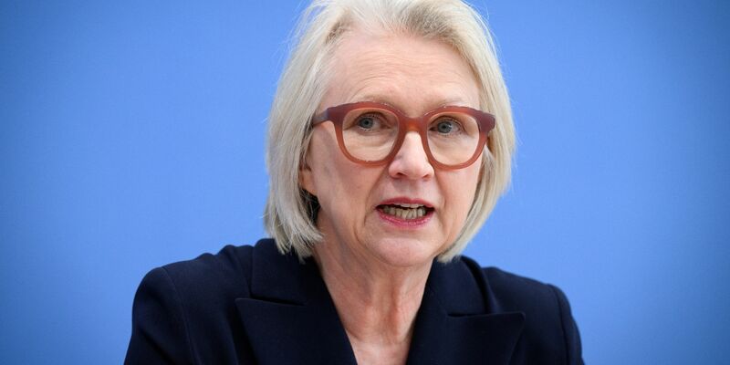 Die Chefin der «Wirtschaftsweisen», Monika Schnitzer, fordert die Politik zu einer Rentenreform auf. - Foto: Bernd von Jutrczenka/dpa