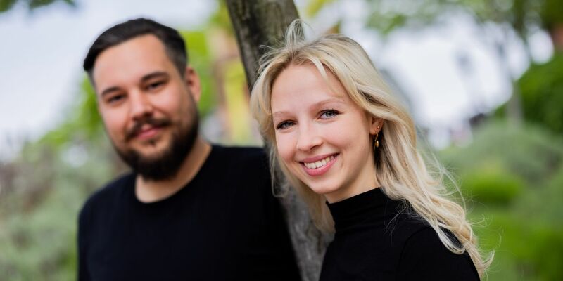 Tina Kunath, Stammzellenempfängerin, und ihr Spender Jan Wolfenstädter verbindet eine ungewöhnliche Freundschaft. - Foto: Rolf Vennenbernd/dpa