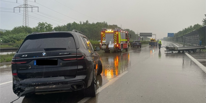 FW Lehrte: Starkregen verursacht Verkehrsunfall auf der A7 - Foto: presseportal.de