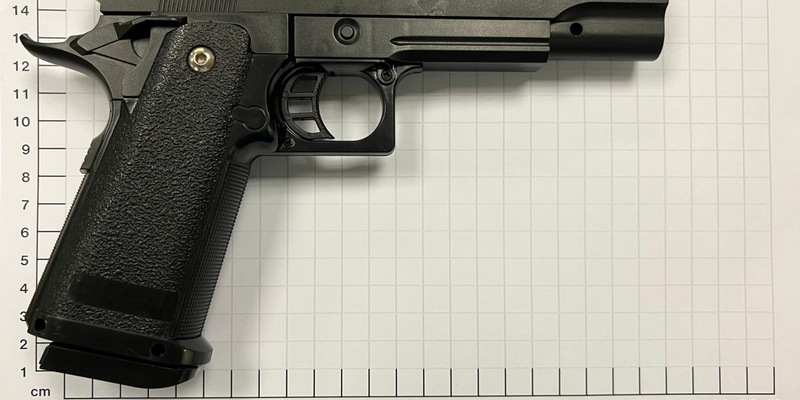 BPOL NRW: Bundespolizisten stellen Anscheinswaffe bei 15-Jährigem sicher - Foto: presseportal.de