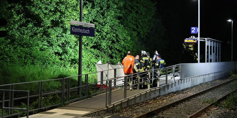 Am Bahnsteig im bayerischen Kleinheubach sind zwei Männer ums Leben gekommen. - Foto: Ralf Hettler/dpa