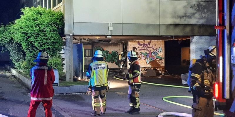 FW-E: Feuer in Borbecker Gymnasium - Feuerwehr verhindert Brandausbreitung - Foto: presseportal.de