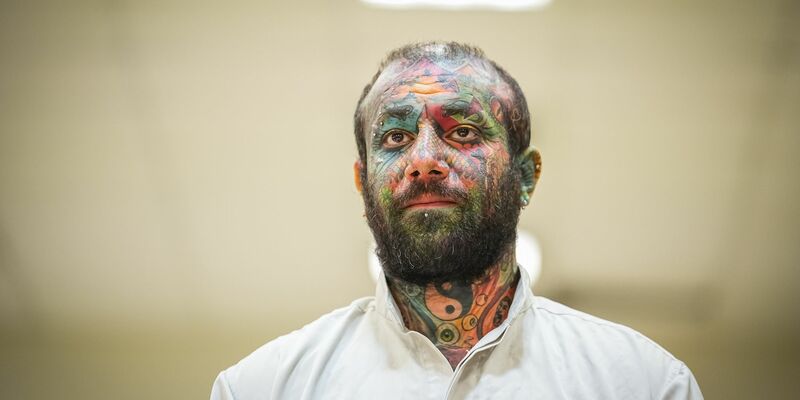 Der iranische Rapper Amir Tataloo wurde wegen Verbreitung «von Unzucht» zu zehn Jahren Haft verurteilt. (Archivbild) - Foto: Mostafa Roudaki/Mizan/dpa/dpa