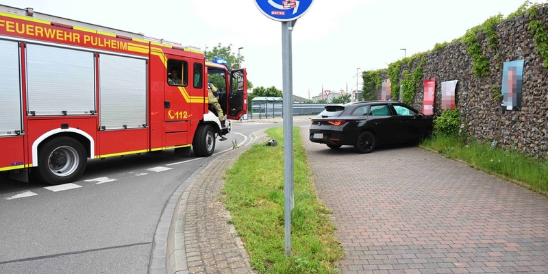 FW Pulheim: Verkehrsunfall im Kreisverkehr - Foto: presseportal.de