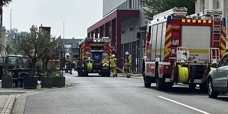 FW Grevenbroich: Feuerwehr löscht Brand in Elektrounterverteilung in Wevelinghoven - Foto: presseportal.de