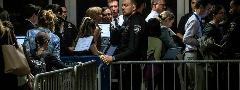 Der Richter ließ den Saal des Gerichts vorübergehend räumen, weil er sich von einem Trump-nahen Entlastungszeugen respektlos behandelt fühlte. - Foto: Dave Sanders/POOL New York Times/AP