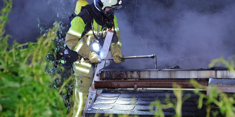 FW Dresden: Brand einer Gartenlaube - Foto: presseportal.de