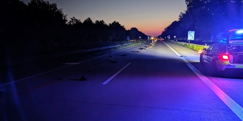 POL-CUX: Kleintransporterfahrer überfährt aus unbekannten Gründen Absperrung der Baustellenverschwenkung auf der BAB27 (Lichtbild in der Anlage) - Foto: presseportal.de