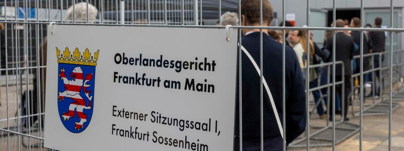In Frankfurt hat der Prozess gegen die mutmaßliche «Reichsbürger»-Gruppe um Prinz Reuß begonnen. - Foto: Helmut Fricke/dpa