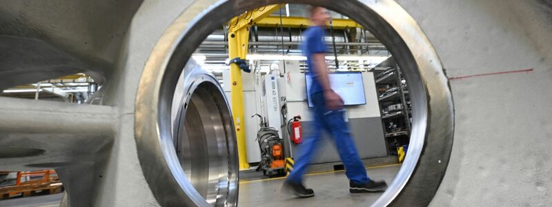 Die Bestellungen im Maschinenbau ziehen an (Archivbild) - Foto: Bernd Weißbrod/dpa