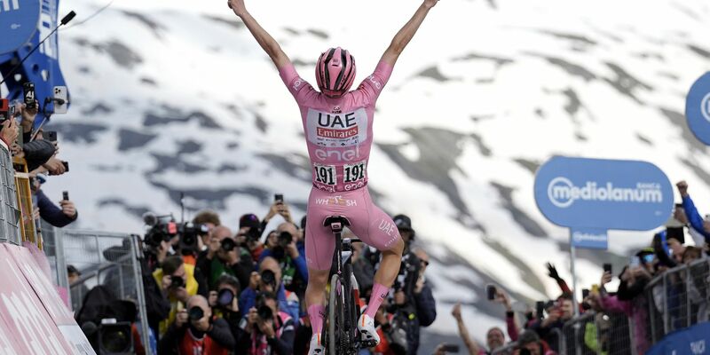 Am Umbrail-Pass werden Temperaturen von zwei Grad und eine Schneewahrscheinlichkeit von 95 Prozent prognostiziert. - Foto: Marco Alpozzi/LaPresse/AP