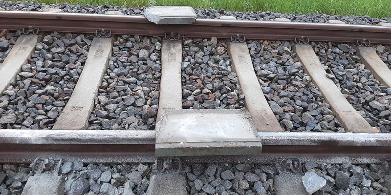 BPOLI MD: Zeugenaufruf der Bundespolizei: Unbekannte legen gleich zweimal Betonplatten in die Gleise - Foto: presseportal.de