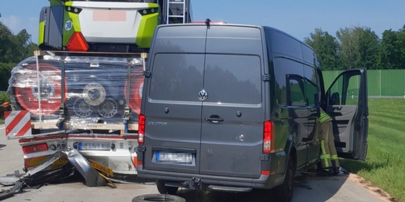 FW Bremerhaven: Zusammenstoß auf der Autobahn - Foto: presseportal.de