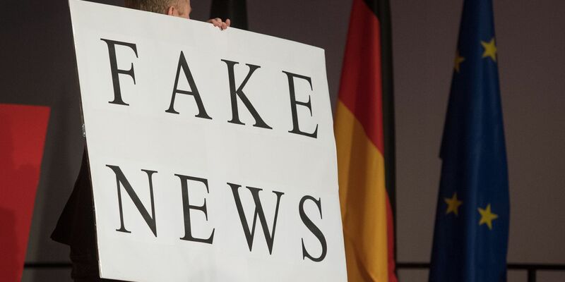 Deutschland und andere EU-Mitgliedstaaten wollen zur Bekämpfung von Fake News und Propaganda verstärkt auf Sanktionen setzen. - Foto: Marijan Murat/dpa/Symbolbild