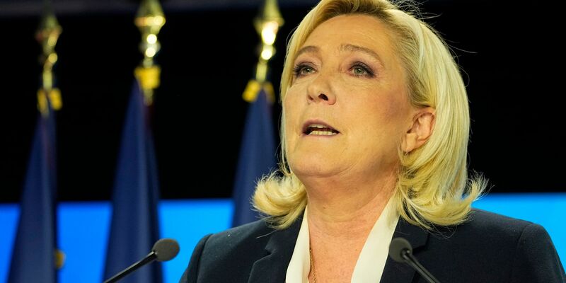 Die rechtsextreme Partei Rassemblement National (RN) um Marine Le Pen nimmt Abstand von der AfD. - Foto: Michel Euler/AP/dpa