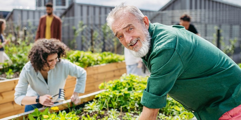 Grüne Auszeit: Damit das Werkeln im Garten guttut / Menschen mit Diabetes sollten auf ausreichend Sonnenschutz achten und ihre Werte im Blick haben - Foto: presseportal.de
