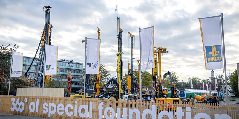 360 degrees of special foundation: Bauer begrüßte rund 1.900 Gäste aus 72 Ländern zur Hausausstellung - Foto: presseportal.de