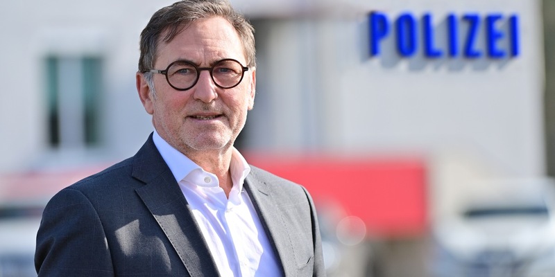 POL-OS: Polizeipräsident zum Tag des Grundgesetzes: Null Toleranz für Feinde unserer Demokratie! - Foto: presseportal.de