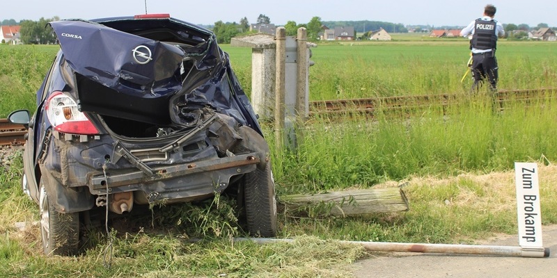 POL-MI: Pkw kollidiert mit Eurobahn - Foto: presseportal.de